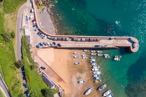 2 bedroom property to rent, 20 La Falaise De Fremont, St John