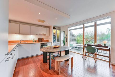 Maurer Court, North Greenwich, London, SE10