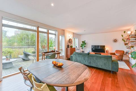 3 bedroom flat for sale, Maurer Court, North Greenwich, London, SE10