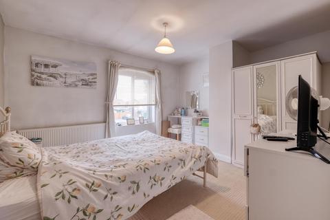 8 Avenue Road, Astwood Bank, Redditch, B96 6AU