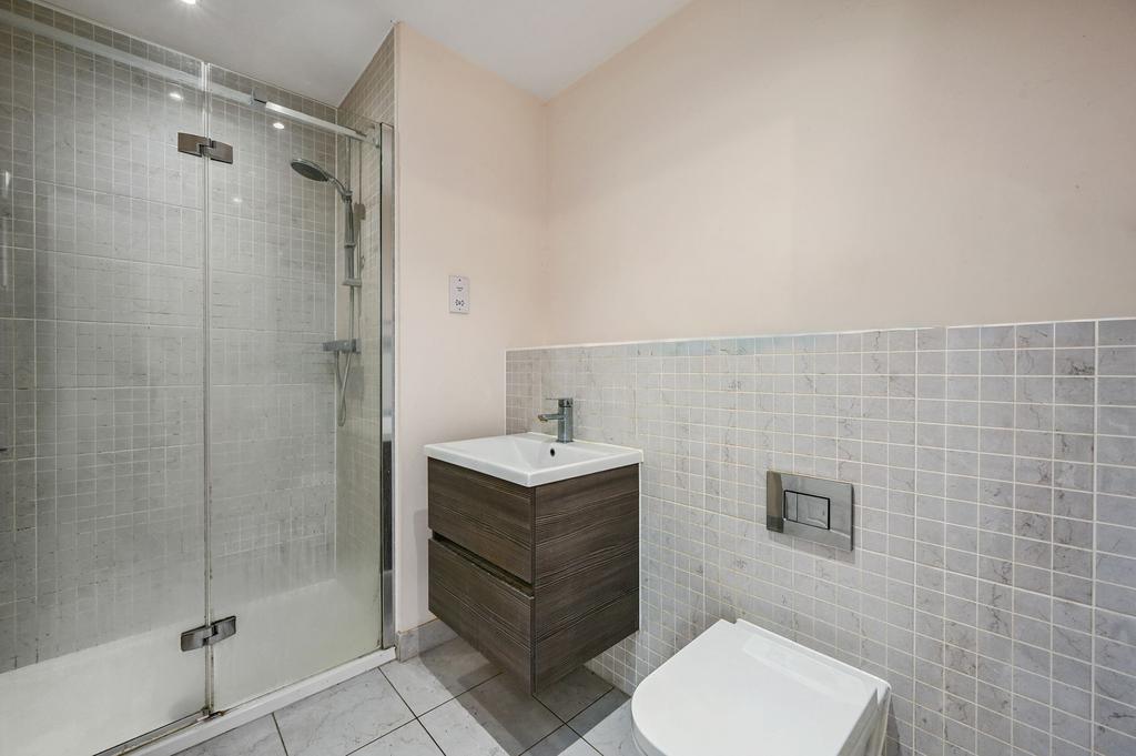 En-suite to bedroom two