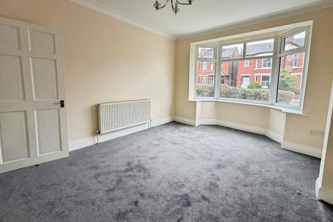 3 bedroom semi-detached house to rent, Trenant Road, Salford