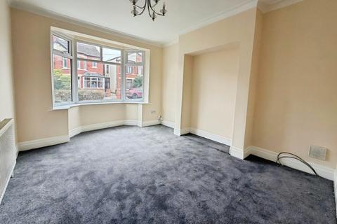 3 bedroom semi-detached house to rent, Trenant Road, Salford