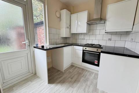 3 bedroom semi-detached house to rent, Trenant Road, Salford