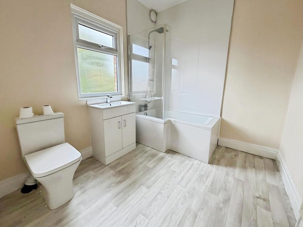 Pbox-bathroom-347234.jpeg
