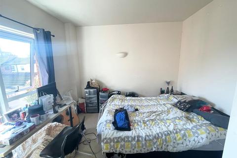2 bedroom flat to rent, *£135pppw Excluding Bills* Portland Square, Nottingham, NG7 4HR