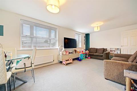 2 bedroom flat for sale, Ash Grove, Shenley