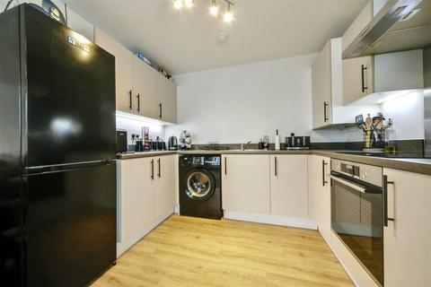 2 bedroom flat for sale, Ash Grove, Shenley