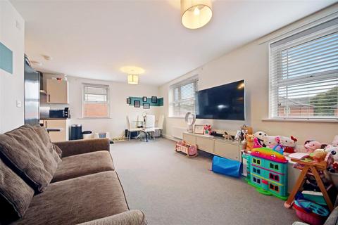 2 bedroom flat for sale, Ash Grove, Shenley