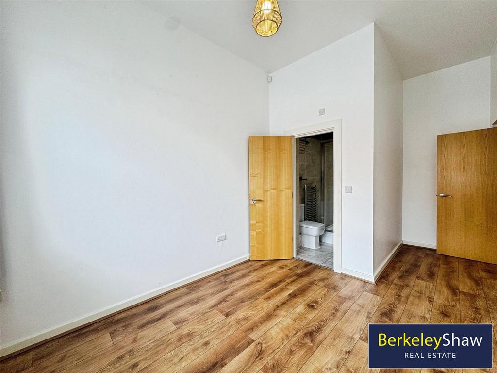 Bedroom 1 (2)