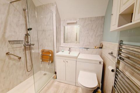 1 bedroom flat for sale, Cobham Road, Fetcham KT22