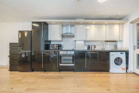 2 bedroom flat to rent, Tadmor Street, London W12