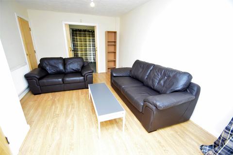 1 bedroom townhouse to rent, Stretford Road, Hulme, Manchester. M15 4AW