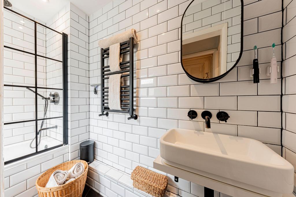 Bathroom W.C (1)