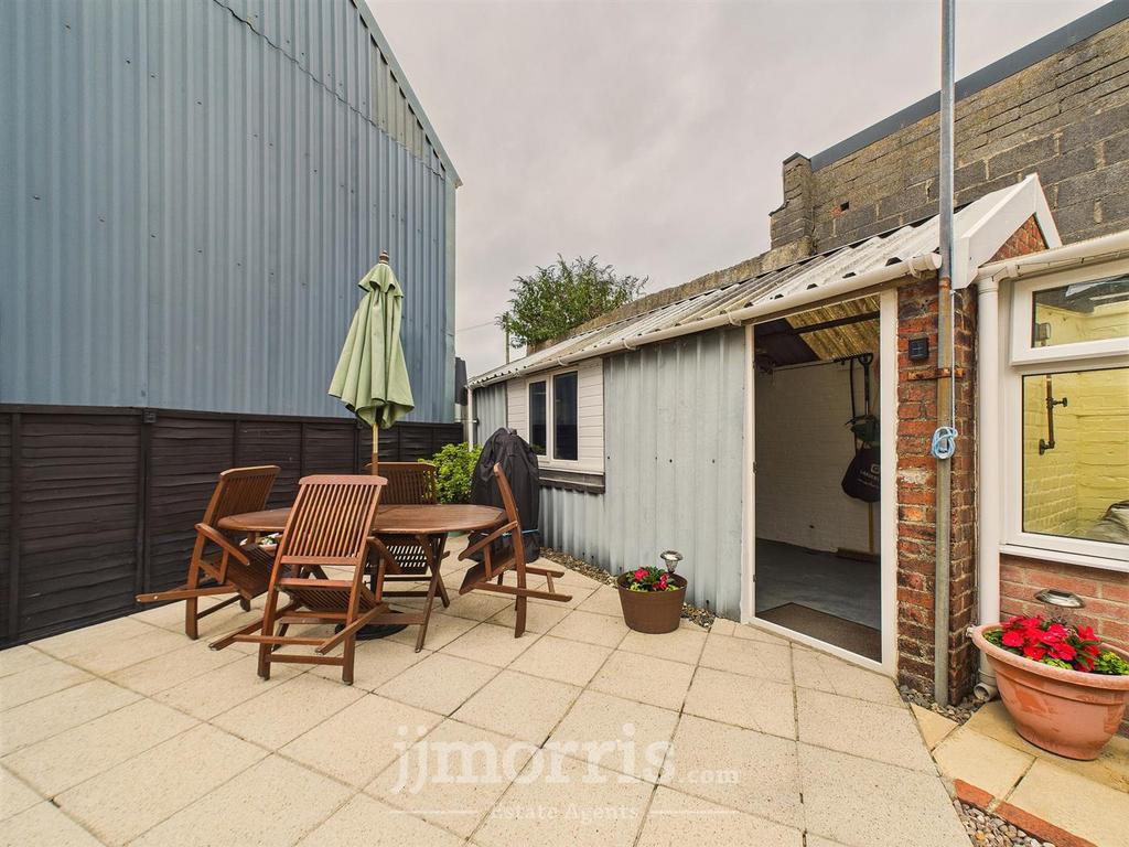 Garage/Workshop
