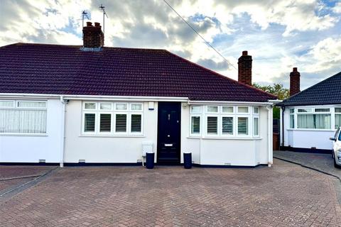 3 bedroom semi-detached bungalow for sale, The Quadrant, Bexleyheath DA7