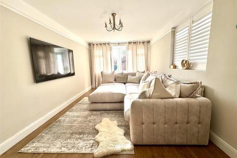 3 bedroom semi-detached bungalow for sale, The Quadrant, Bexleyheath DA7