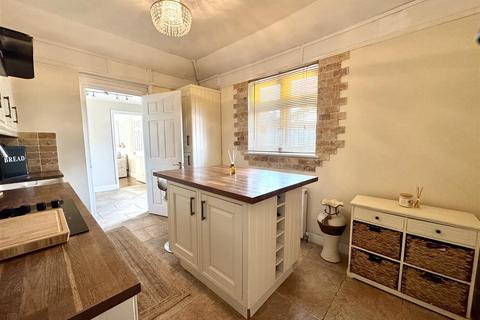 3 bedroom semi-detached bungalow for sale, The Quadrant, Bexleyheath DA7