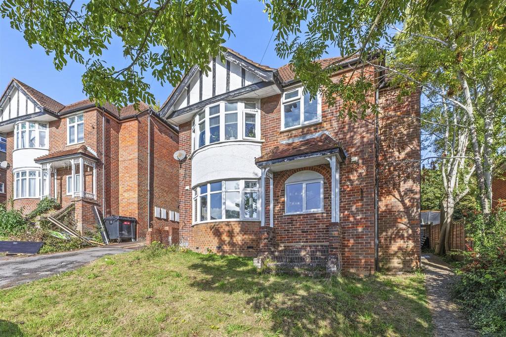Flat 1, 52 Whitelands Road, HP12 3 EL-11.jpg