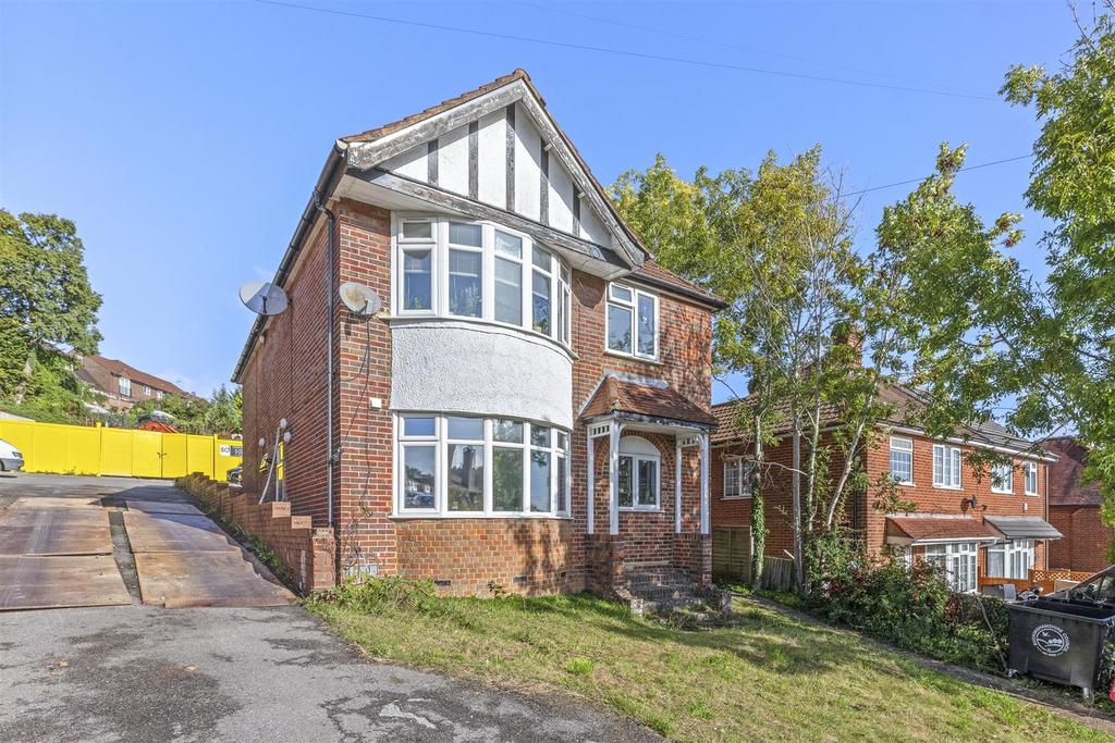Flat 1, 52 Whitelands Road, HP12 3 EL-12.jpg