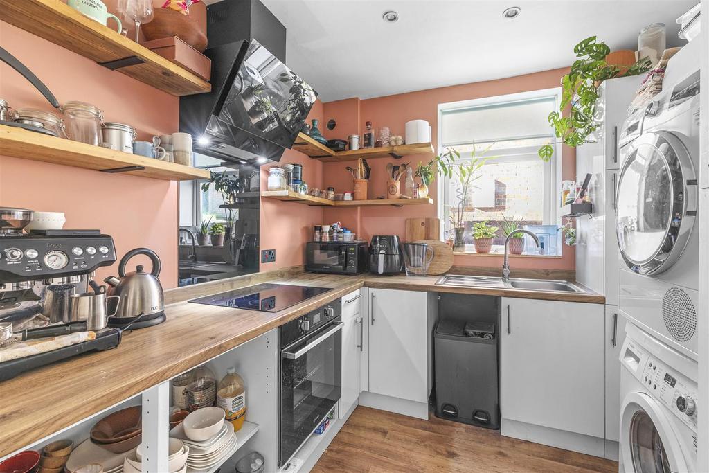 Flat 1, 52 Whitelands Road, HP12 3 EL-4.jpg