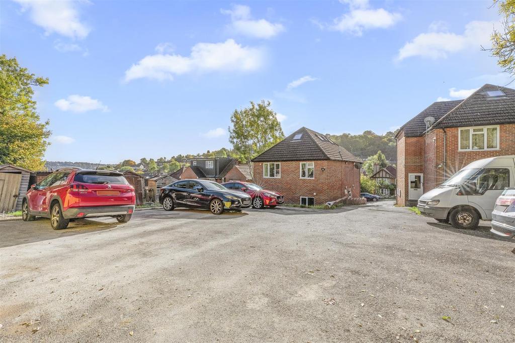 Flat 1, 52 Whitelands Road, HP12 3 EL-9.jpg