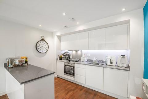 2 bedroom flat for sale, Enterprise Way, London SW18
