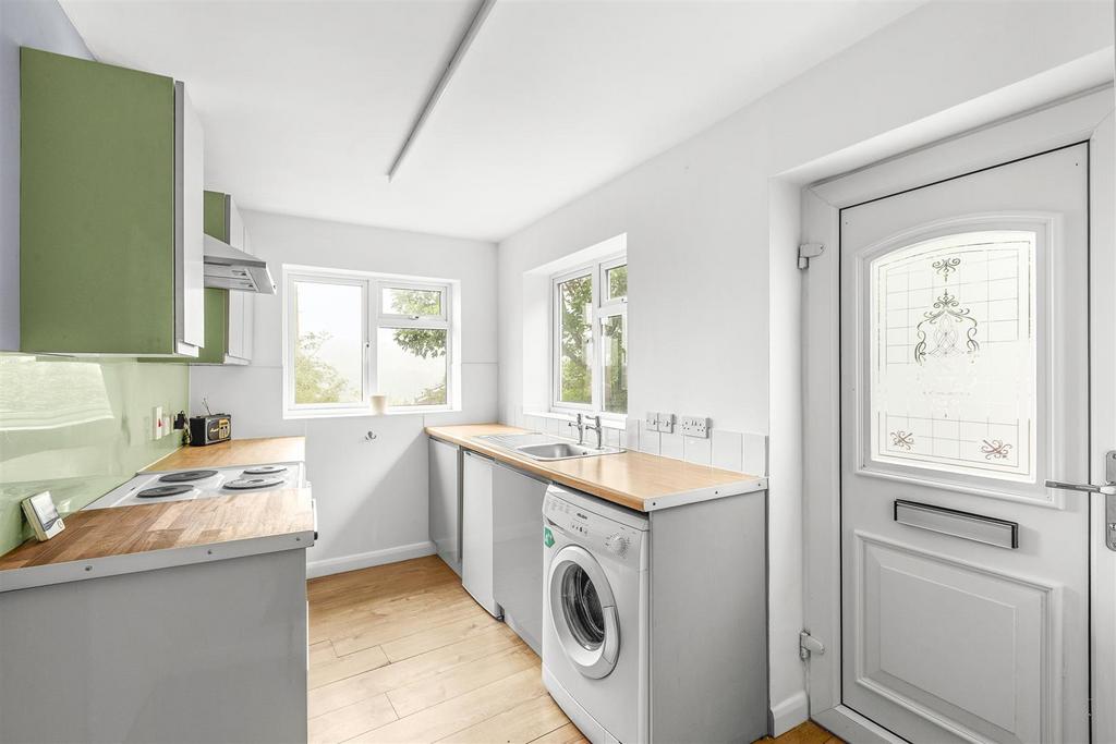 70b Totteridge Road, HP13 6 EX-7.jpg