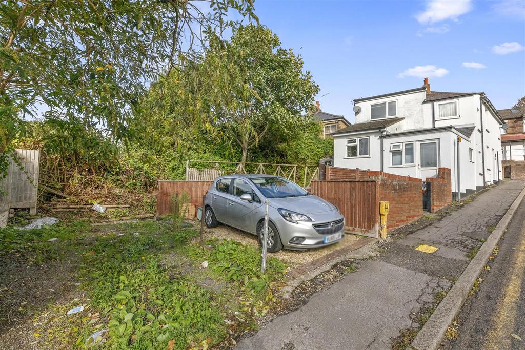 70b Totteridge Road, HP13 6 EX-11.jpg