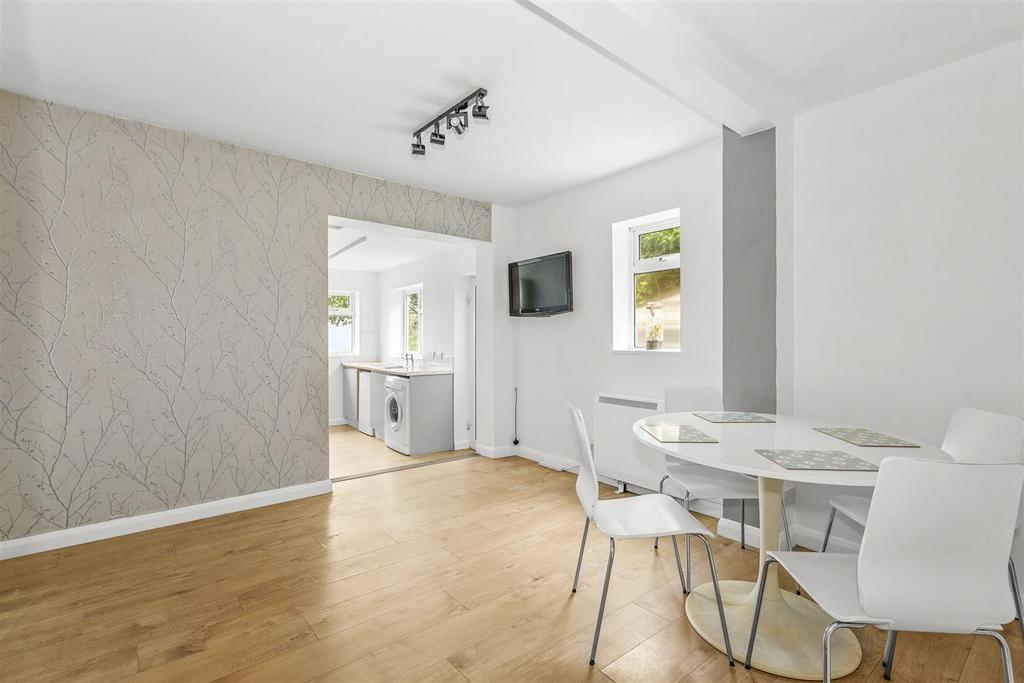 70b Totteridge Road, HP13 6 EX-4.jpg