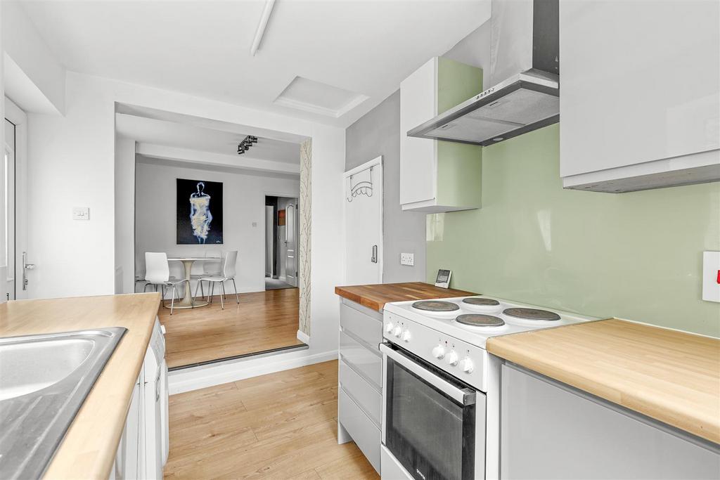 70b Totteridge Road, HP13 6 EX-9.jpg