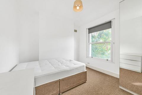 2 bedroom property to rent, Theatre Street, London, SW11