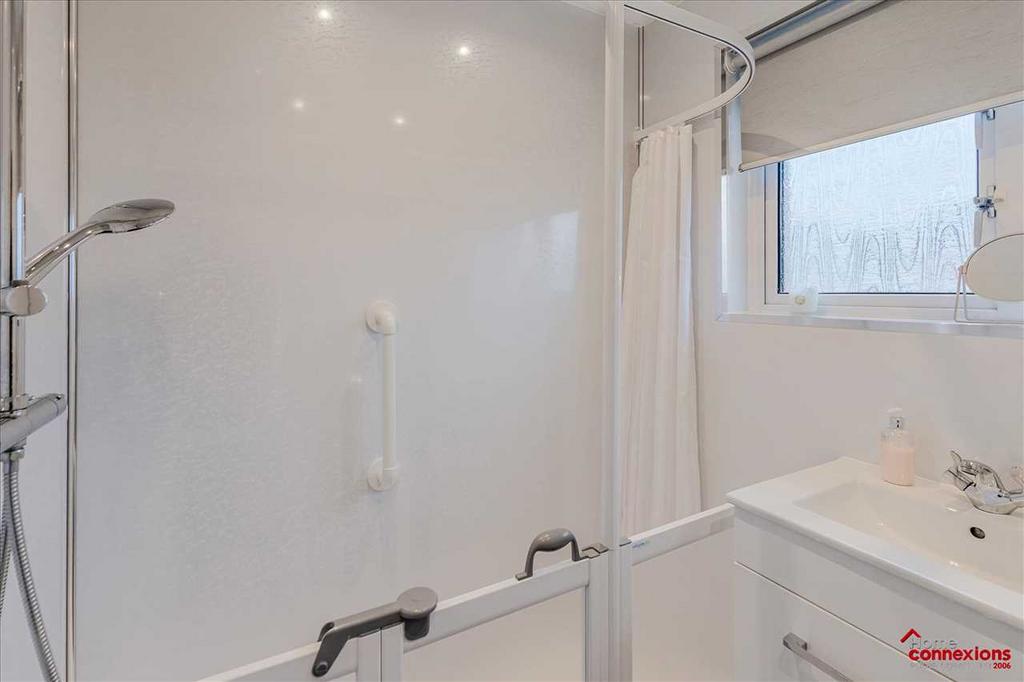 Shower Room (2)