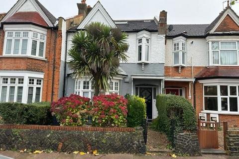 3 bedroom flat to rent, New River Crescent, Palmers Green, N13