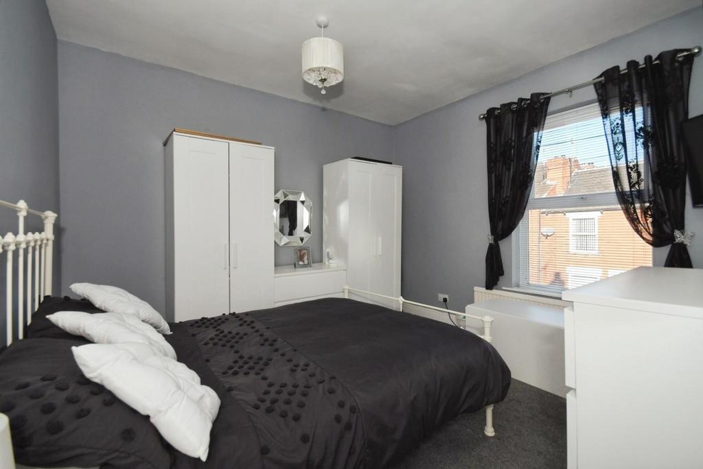 BEDROOM 1.jpg