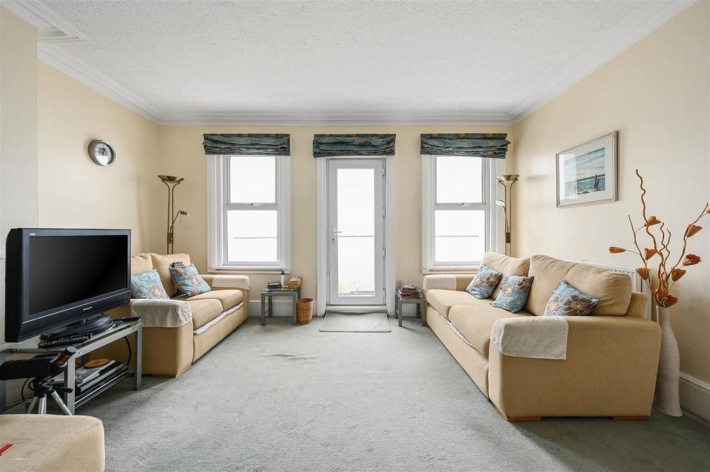 FLAT 4 SANDRINGHAM COURT (2).jpg
