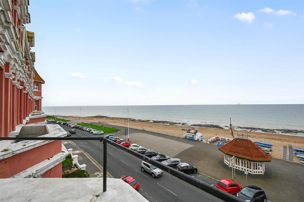 FLAT 4 SANDRINGHAM COURT (9).jpg