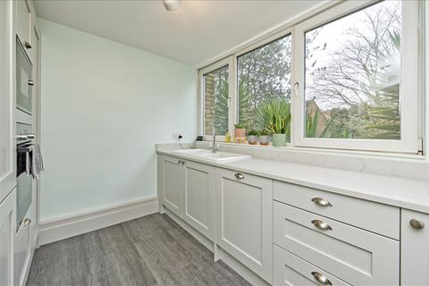1 bedroom flat for sale, Devonport Road, Shepherd's Bush W12