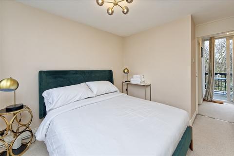 16b Devonport Road, London, W12 8NY