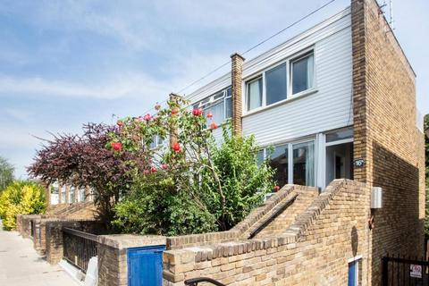 16b Devonport Road, London, W12 8NY