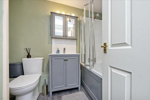 16b Devonport Road, London, W12 8NY