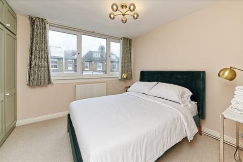 16b Devonport Road, London, W12 8NY