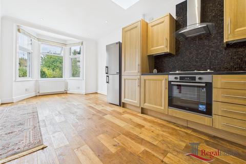 3 bedroom flat to rent, Dollis Hill Lane, London, NW2