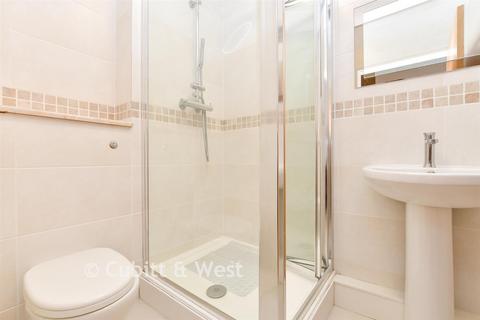 Flat B, 3 - 5 North Street, Leatherhead, KT22 7AX