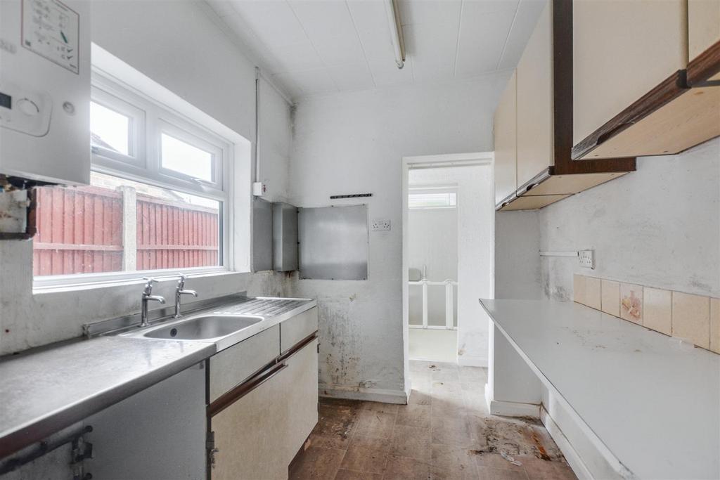Kitchen 2.jpeg