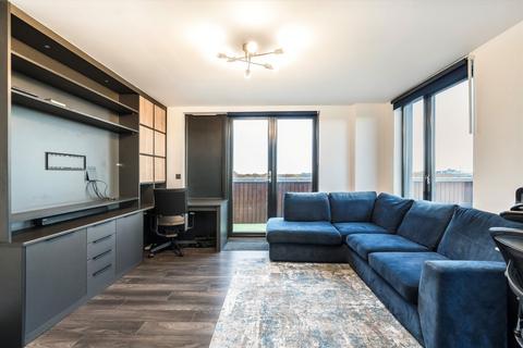 2 bedroom flat to rent, Robertson Road, London E16