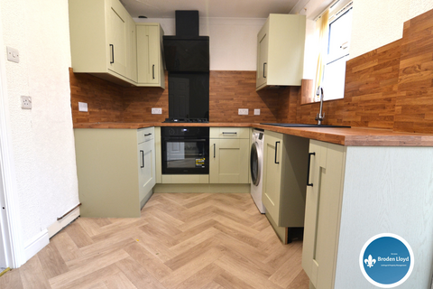 2 bedroom semi-detached house to rent, New Taylor Fold, Briercliffe BB10