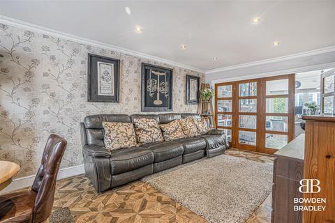 undefined, Hanover Gardens, Hainault