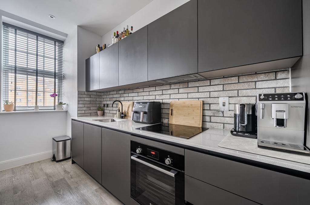 1358514-5-68d6b75...