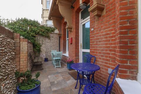 1 bedroom flat for sale, Eastern Esplanade, Cliftonville, Margate, Kent, CT9
